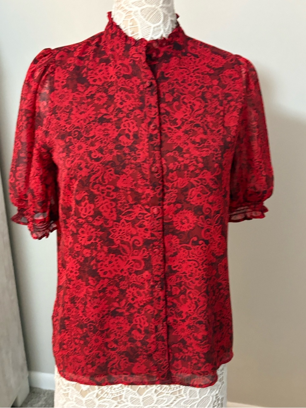 Ann Taylor Red Lace-Print Puff Short-Sleeve Blouse